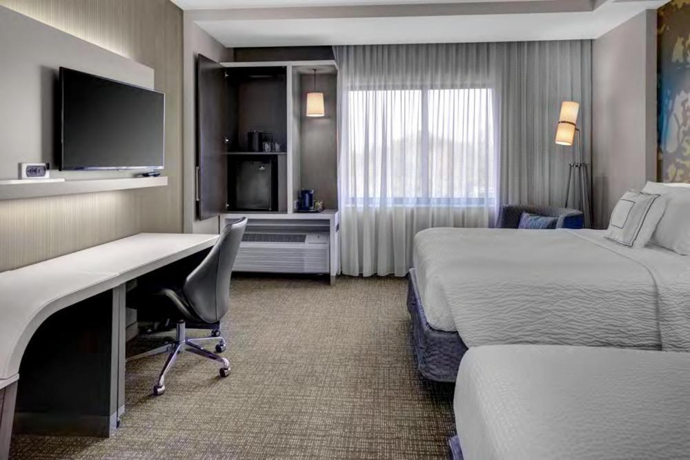 Отель Courtyard By Marriott Карролтон Экстерьер фото