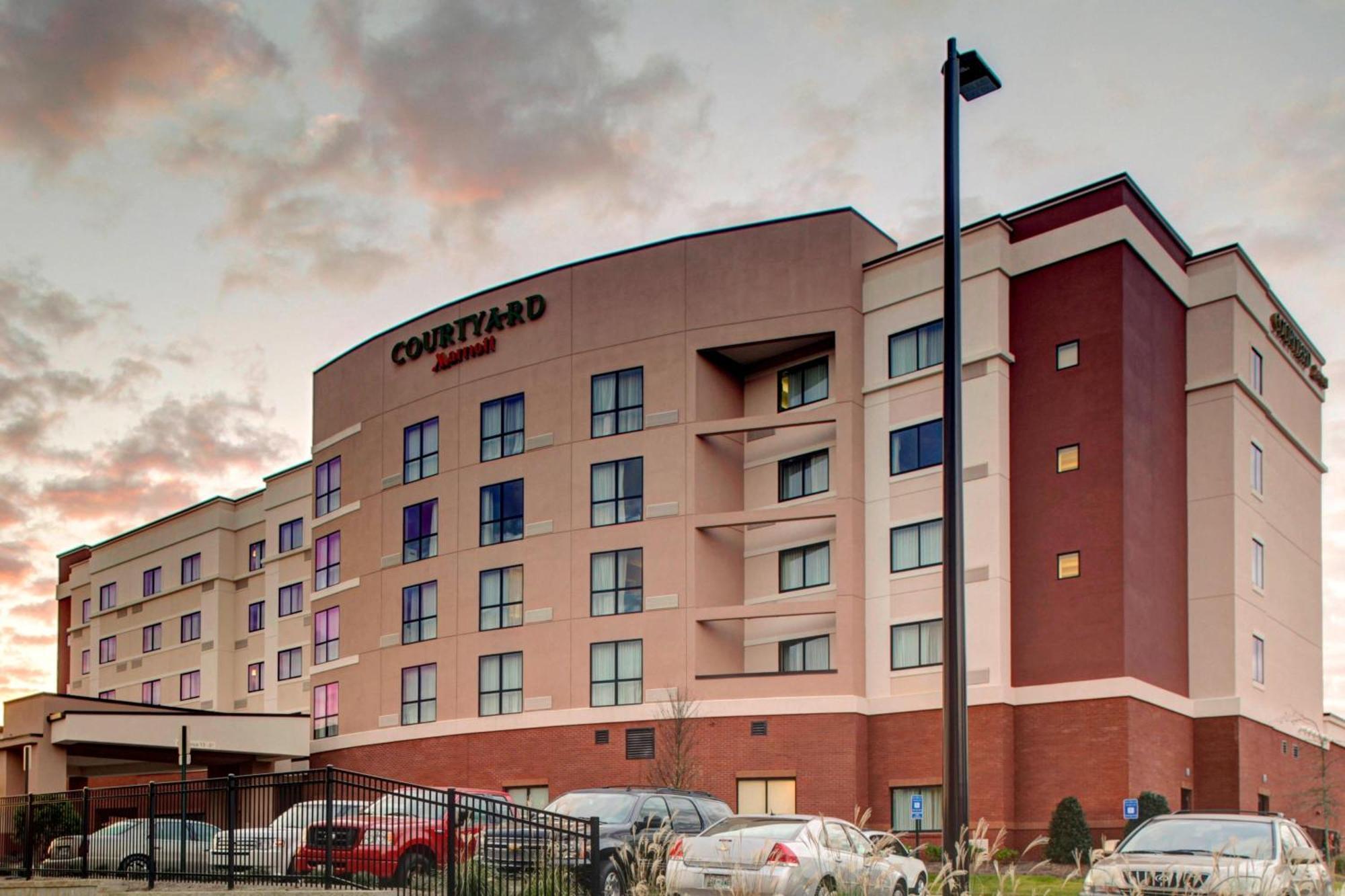 Отель Courtyard By Marriott Карролтон Экстерьер фото