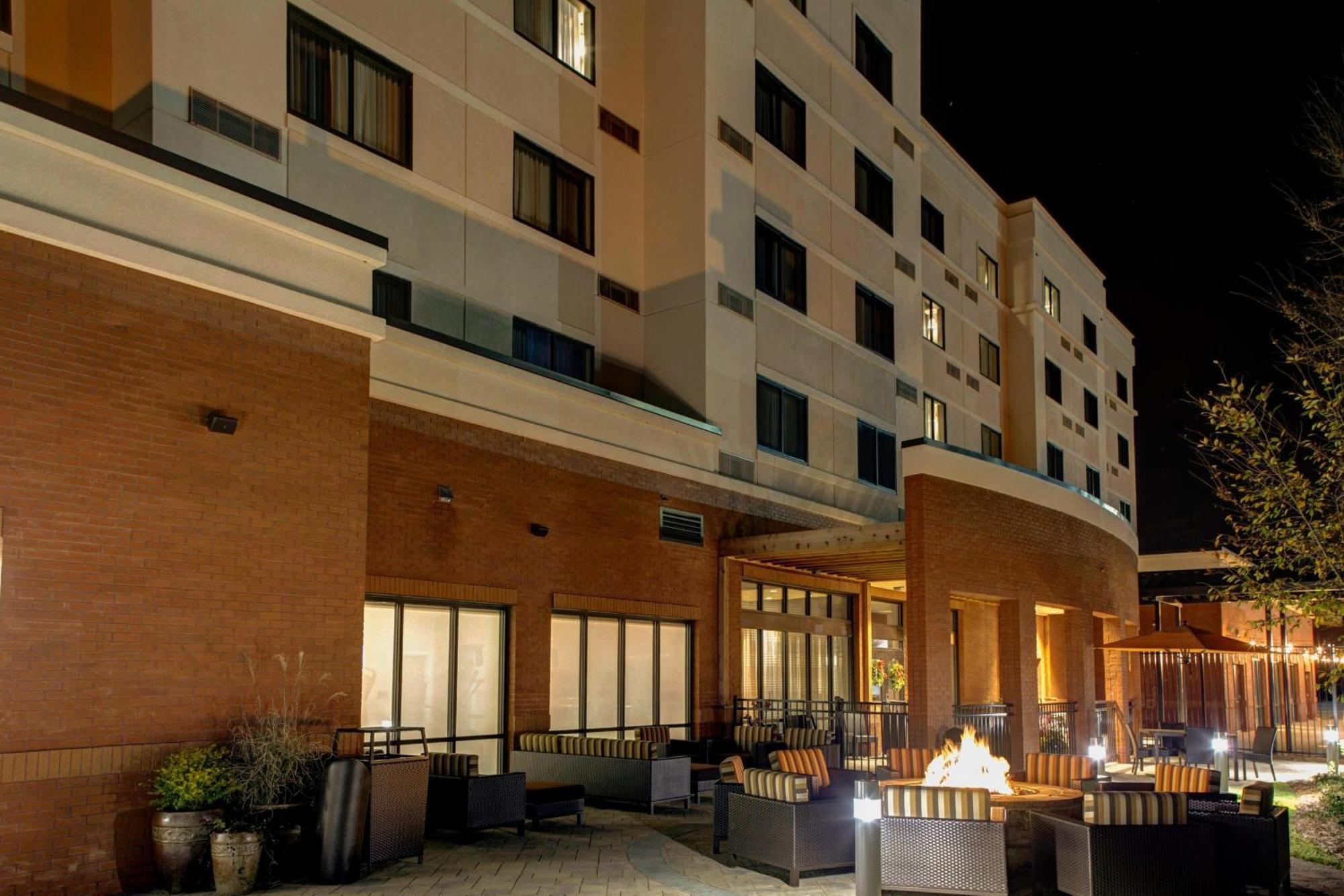 Отель Courtyard By Marriott Карролтон Экстерьер фото