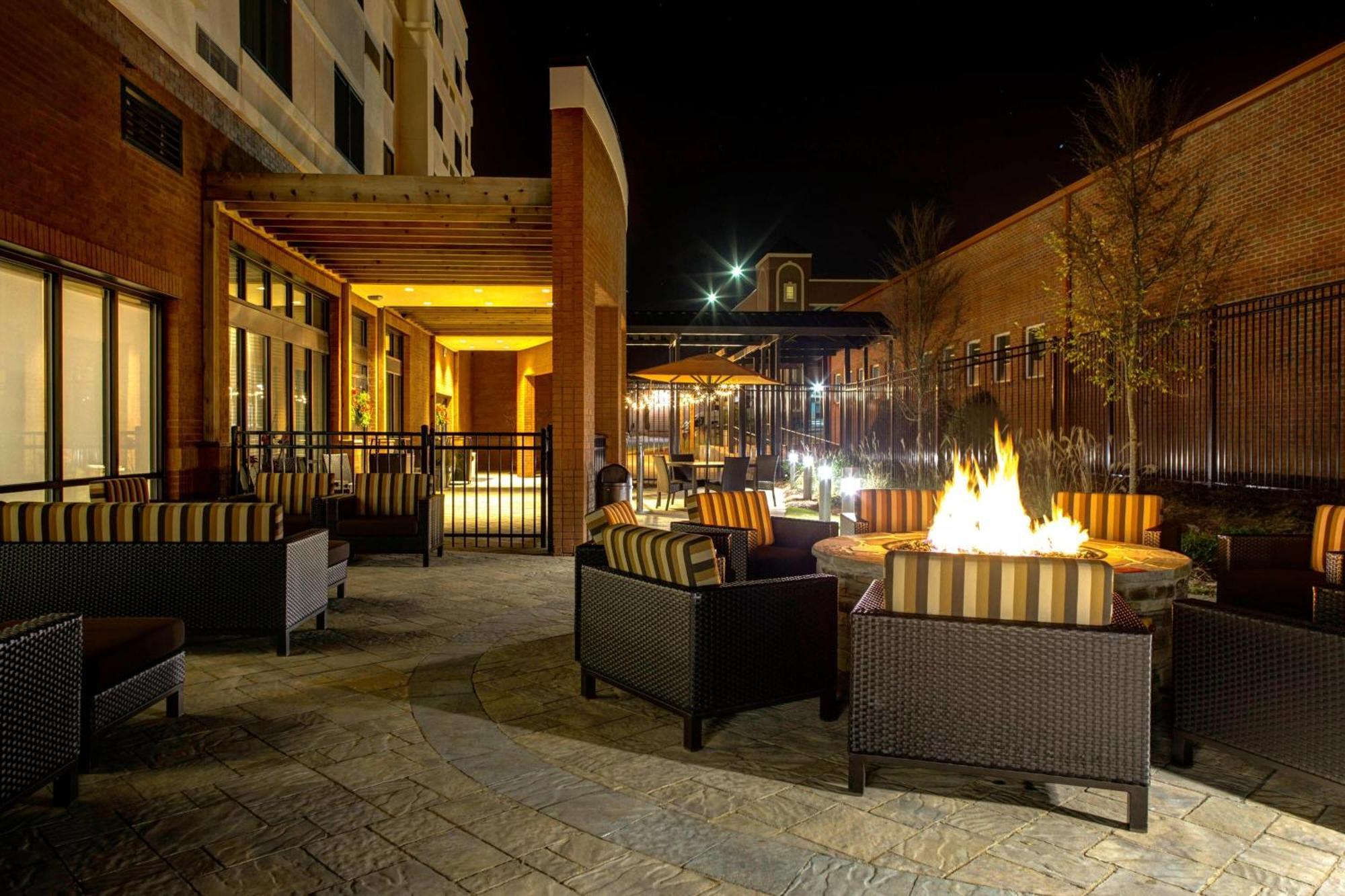 Отель Courtyard By Marriott Карролтон Экстерьер фото